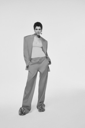 _new_shot_11_0061_v3_webmb